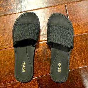 Michael Kors Slides Size 8